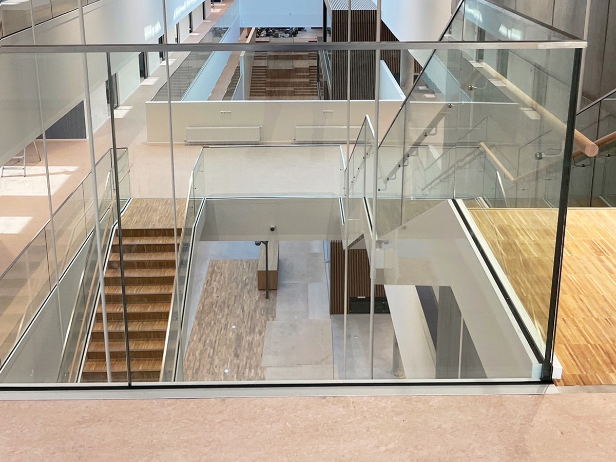 Gerflor gulv i trapp ved Det helsevitenskapelige fakultet ved Aalborg Universitet