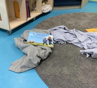 nærbilde av gulvet på et lekerom hos Mosby skole og barnehage