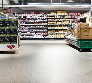 bilde fra en meny butikk hvor gulvet er i forgrunnen