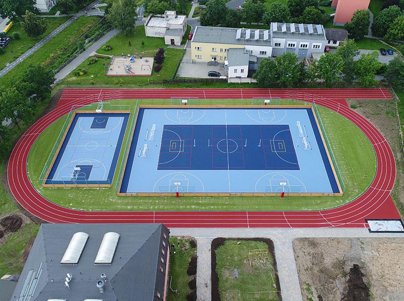 oversiktbilde av et sportsanlegg med baner for flere idrettsgrener