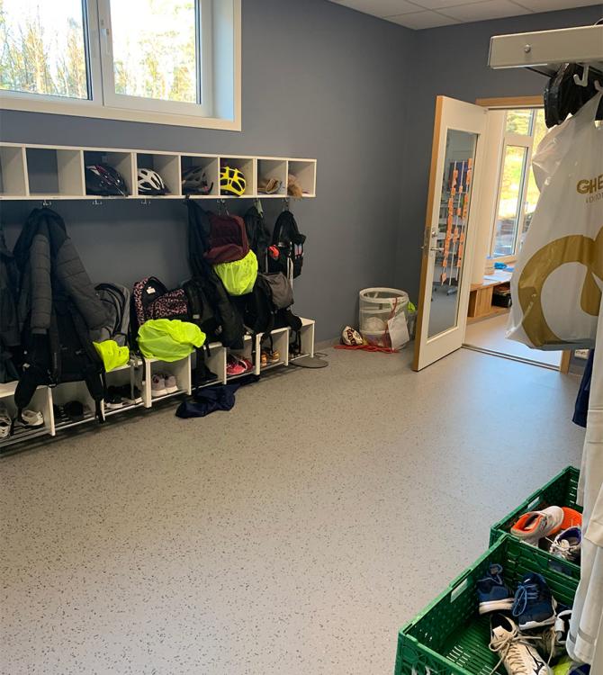 bilde av garderoben på Kringsjå skole i Kristiansand