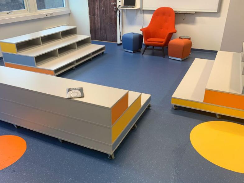 Klasserom på Lunde skole og flerbrukshall med slitesterkt gulv Taralay