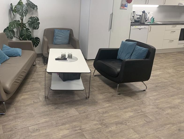 bilde av sittegruppe på kjøkkenet til Vennesla Omsorgssenter