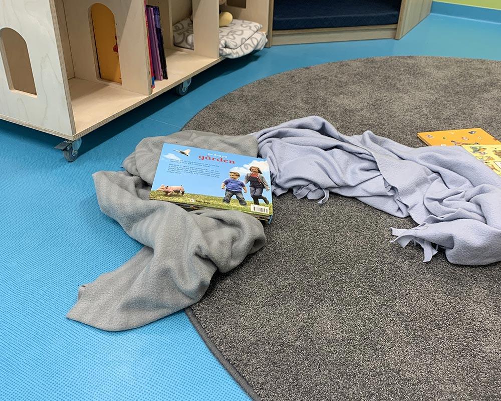 nærbilde av gulvet på et lekerom hos Mosby skole og barnehage