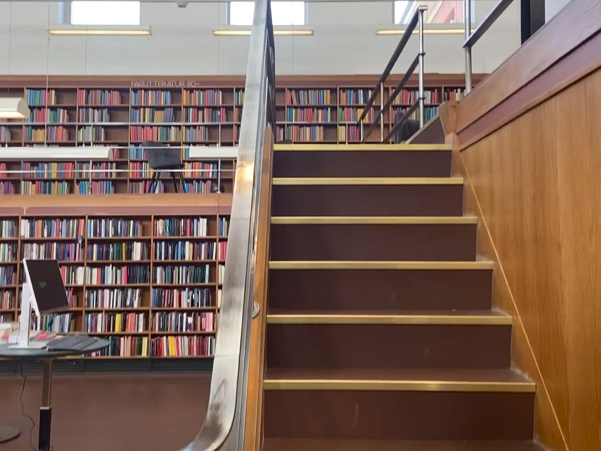 Gerflor nærbilde av gulv i trapp Frederiksberg-Hovedbibliotek