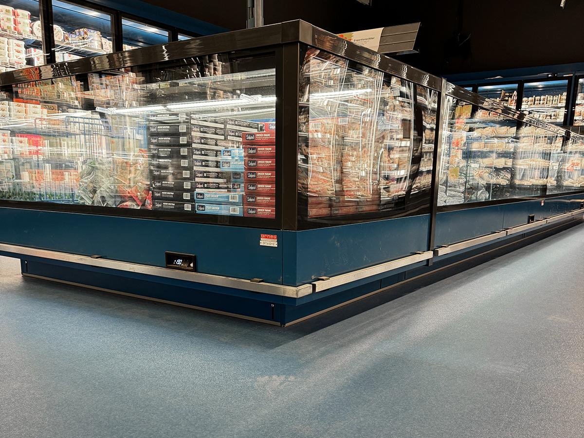 Gerflor ICA Supermarket Sverige GTI Max retail butikk gulv ved frysedisk