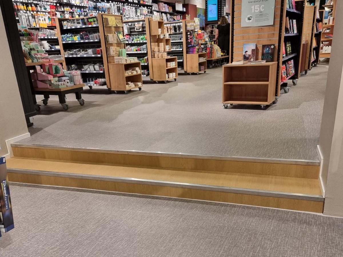 bilde av gulvet i en bokhandel i Hyvinkää i Finland, 