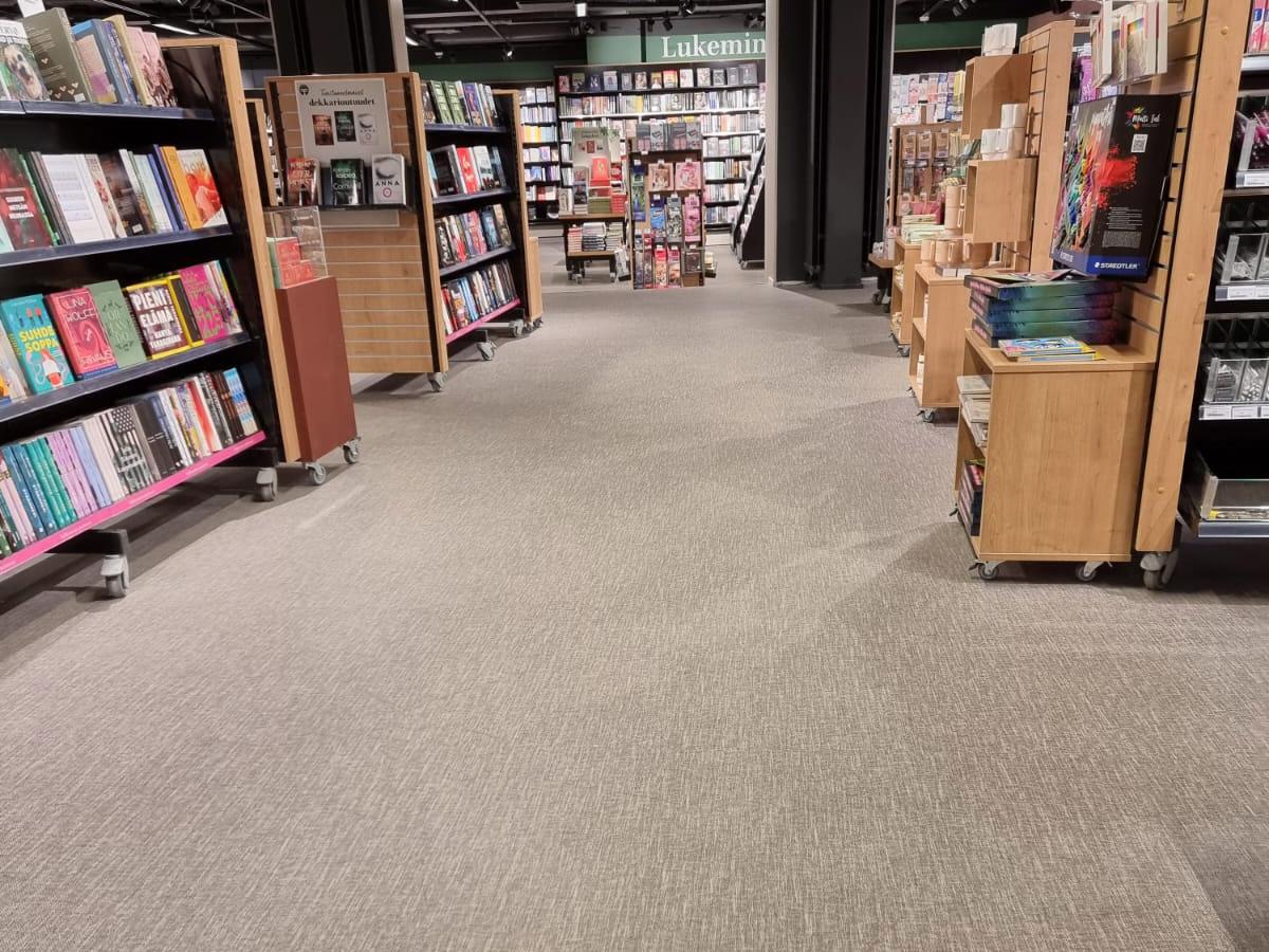 bilde av gulvet i en bokhandel i Hyvinkää i Finland, 