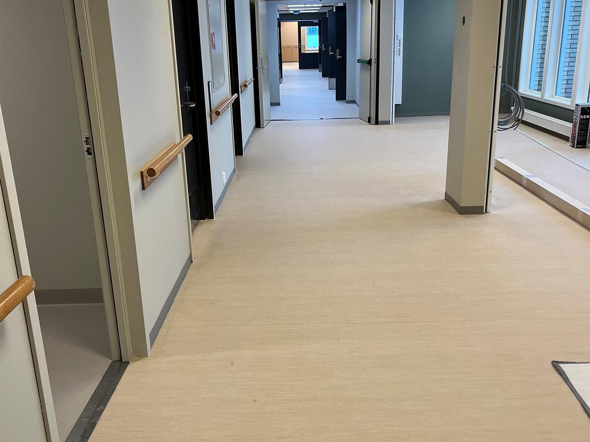 Fellesareal på Fredholt Bo- og Servicesenter med nylagt gulv