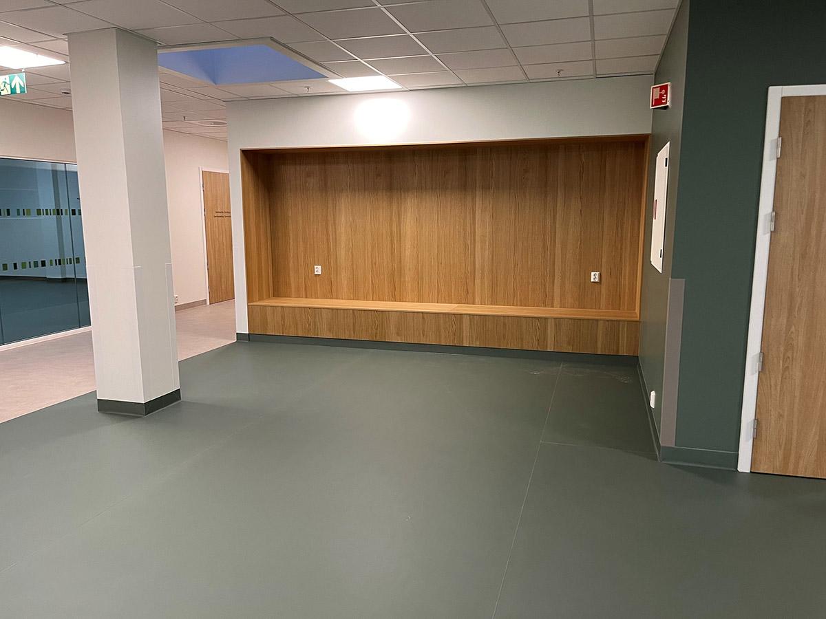 Fellesareal på Hammerfest Sykehus med nylagt gulv