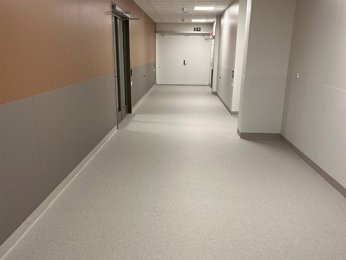 Fellesareal på Hammerfest Sykehus med nylagt gulv