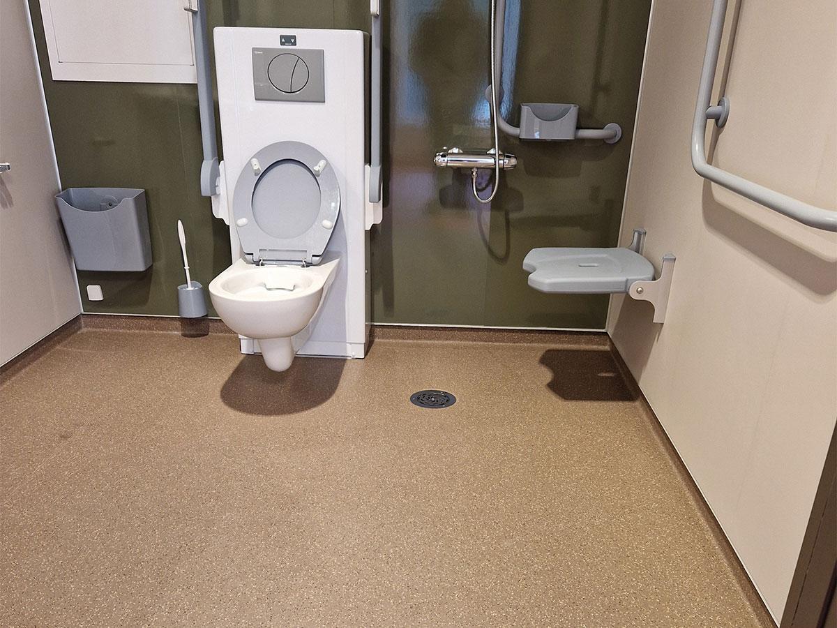 Toalett på Meldal Helsetun med nytt gulv