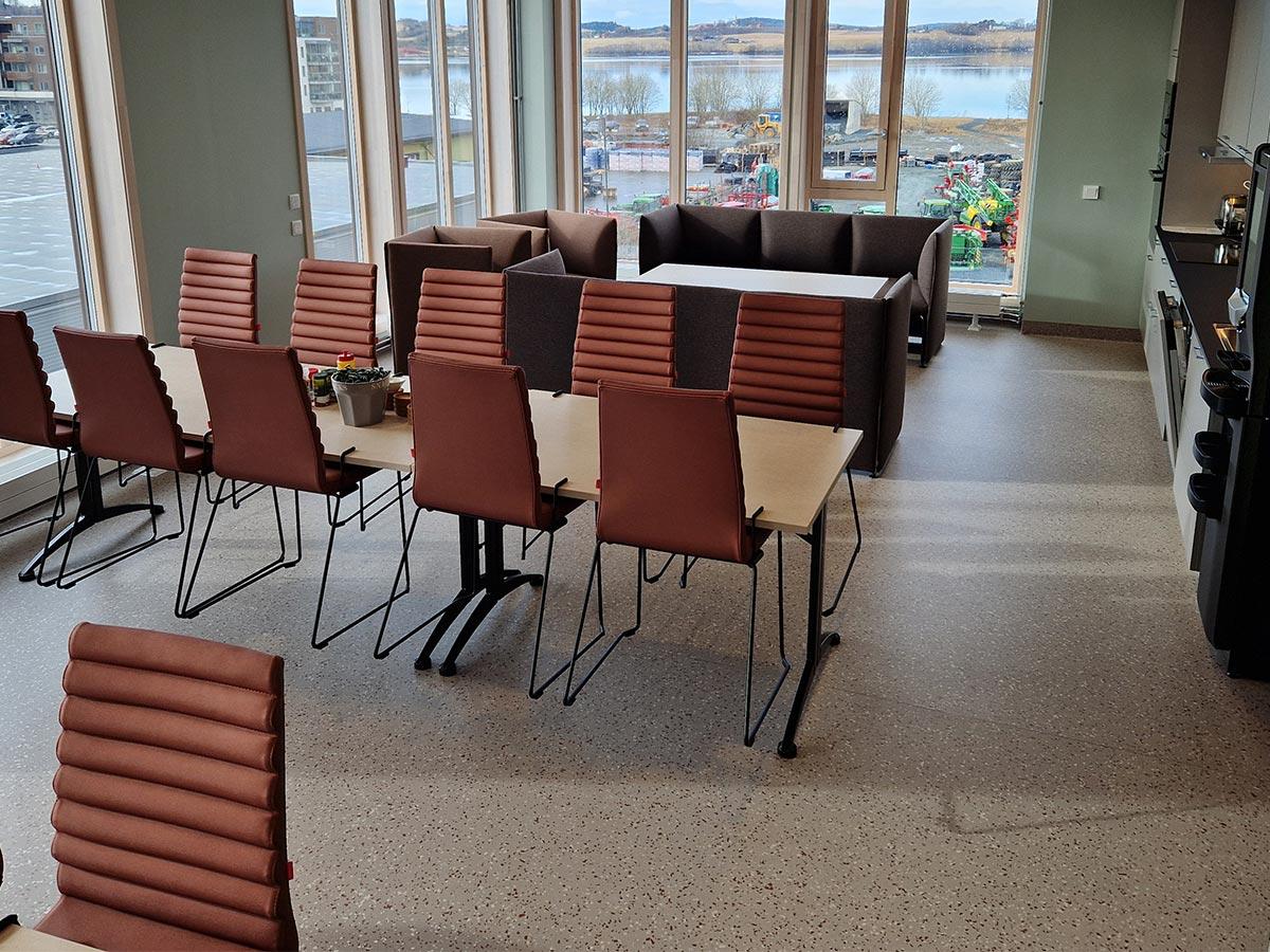 Spiserom på Levanger Brannstasjon med nytt gulv.