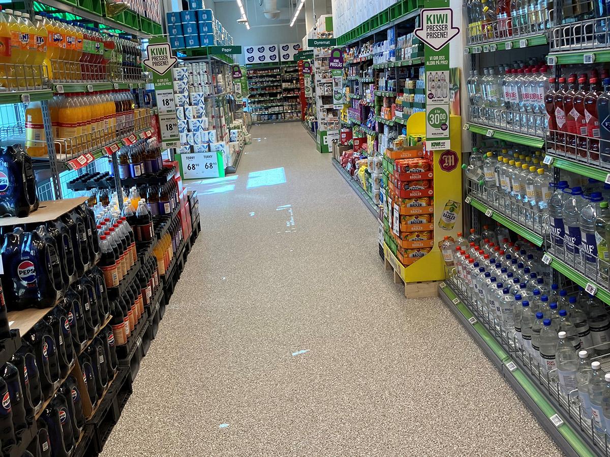 brushyller til venstre og høyre i en kiwi butikk