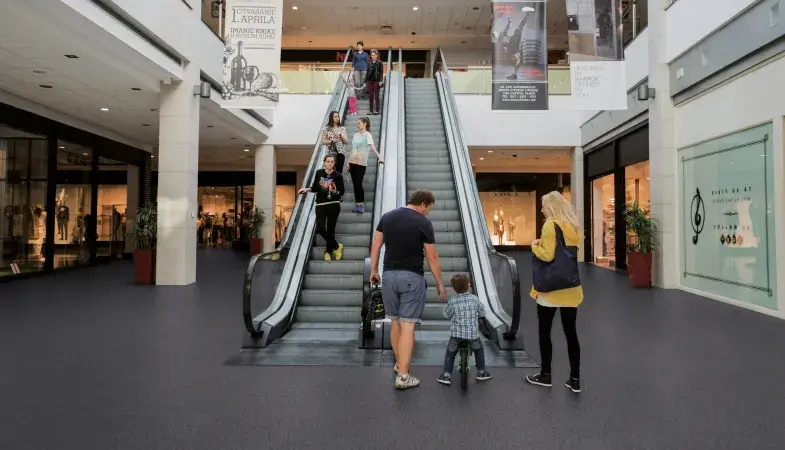 Shopping Center Gentlemen Grey